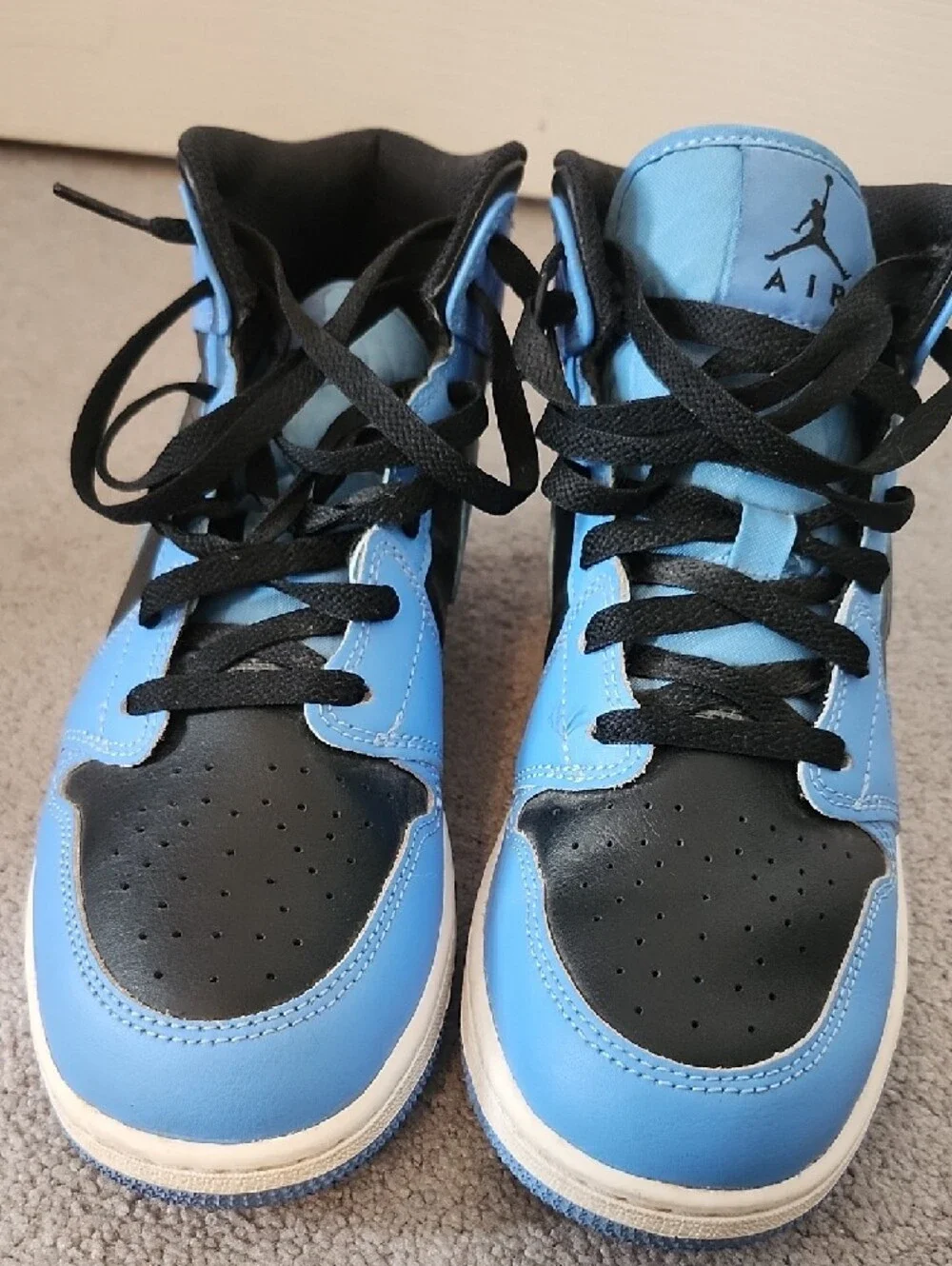 Nike Air Jordan Basketball Shoes in Light Blue and Black - Picture 3 of 7